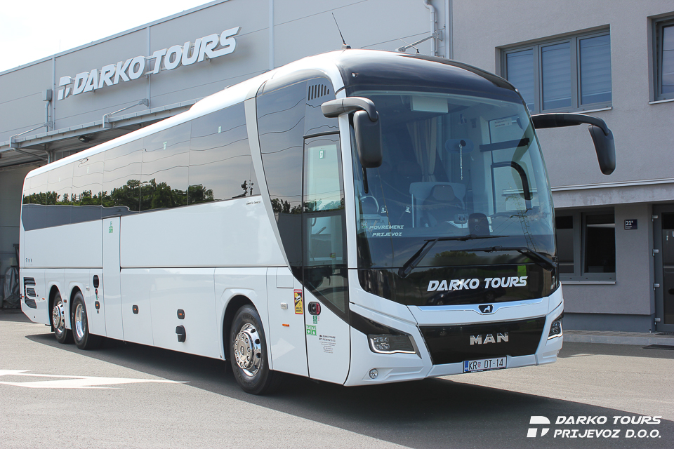 MAN LION’S COACH